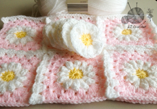 Daisy Blanket Pink & White Work In Progress